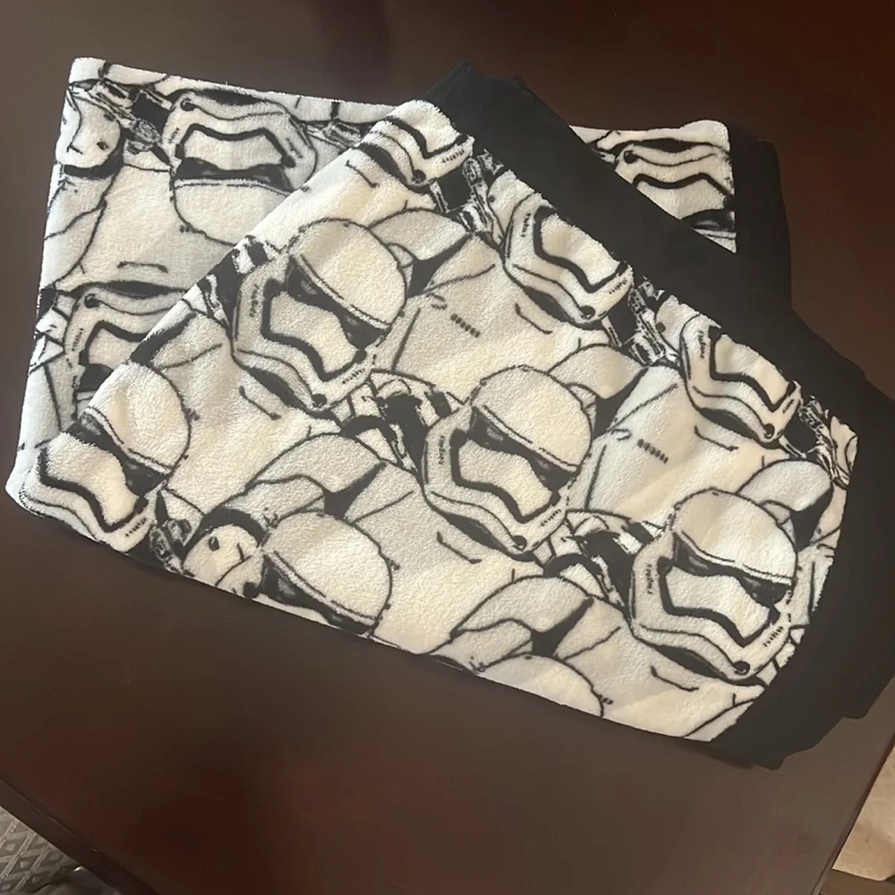 Disney Parks Stars Wars Star Trooper fuzzy Blanket free R2D2 Mickey Mouse Ears